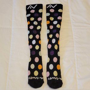 ❣️HP❣️A Swift compression unisex polka dot socks fun & super comfortable. NWOT
